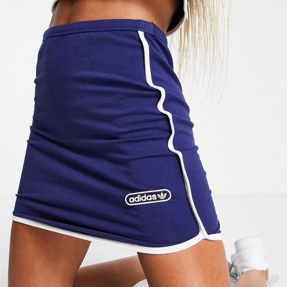 ADIDAS ORIGINALS RESORT MINI SKIRT IN NAVY WITH WHITE BINDING DETAIL - Picture 5 of 6